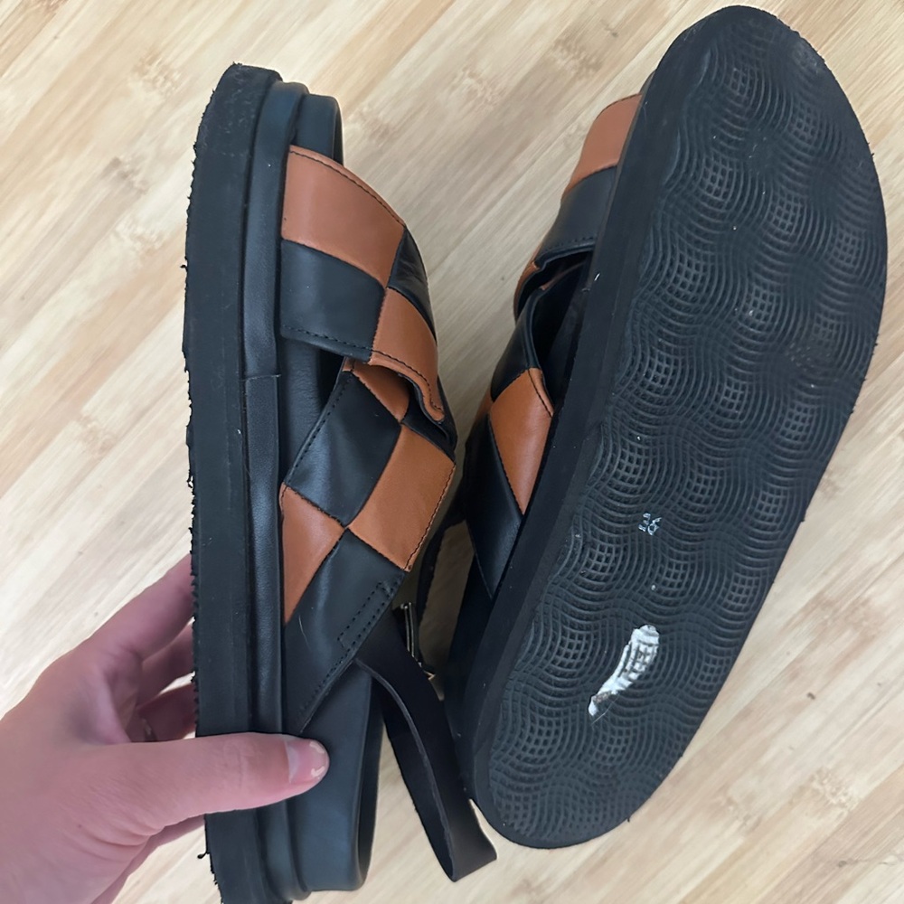 ALOHAS Two-Tone Woven Leather Sandals in Black and Brown - Picture 5 of 5
